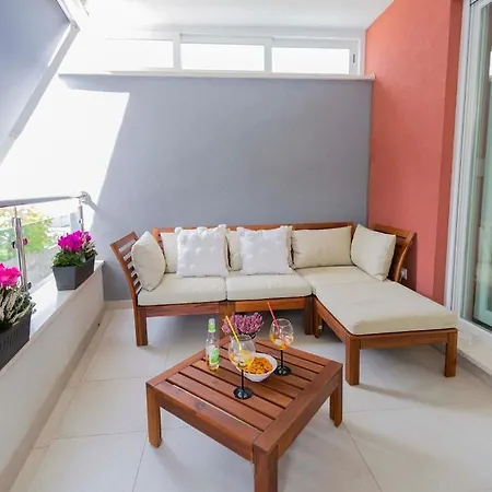 Prekrasni Apartman Roza S Velikom Terasom Appartement Podstrana
