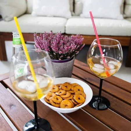 Appartement Prekrasni Apartman Roza S Velikom Terasom Podstrana