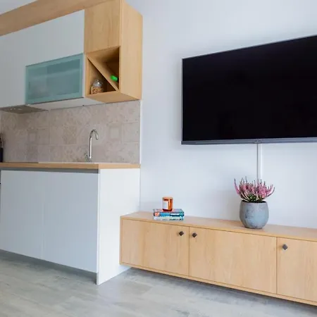 Prekrasni Apartman Roza S Velikom Terasom Appartement Podstrana
