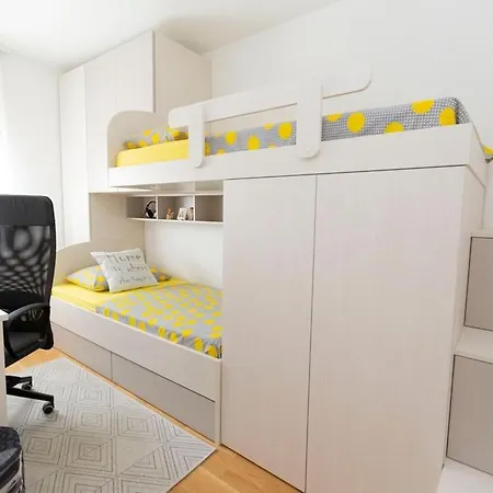 Prekrasni Apartman Roza S Velikom Terasom * Podstrana